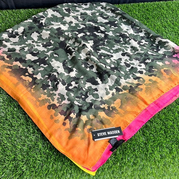 STEVE MADDEN Camo Color Dipped Over Size Scarf/ Wrap - Picture 2 of 7